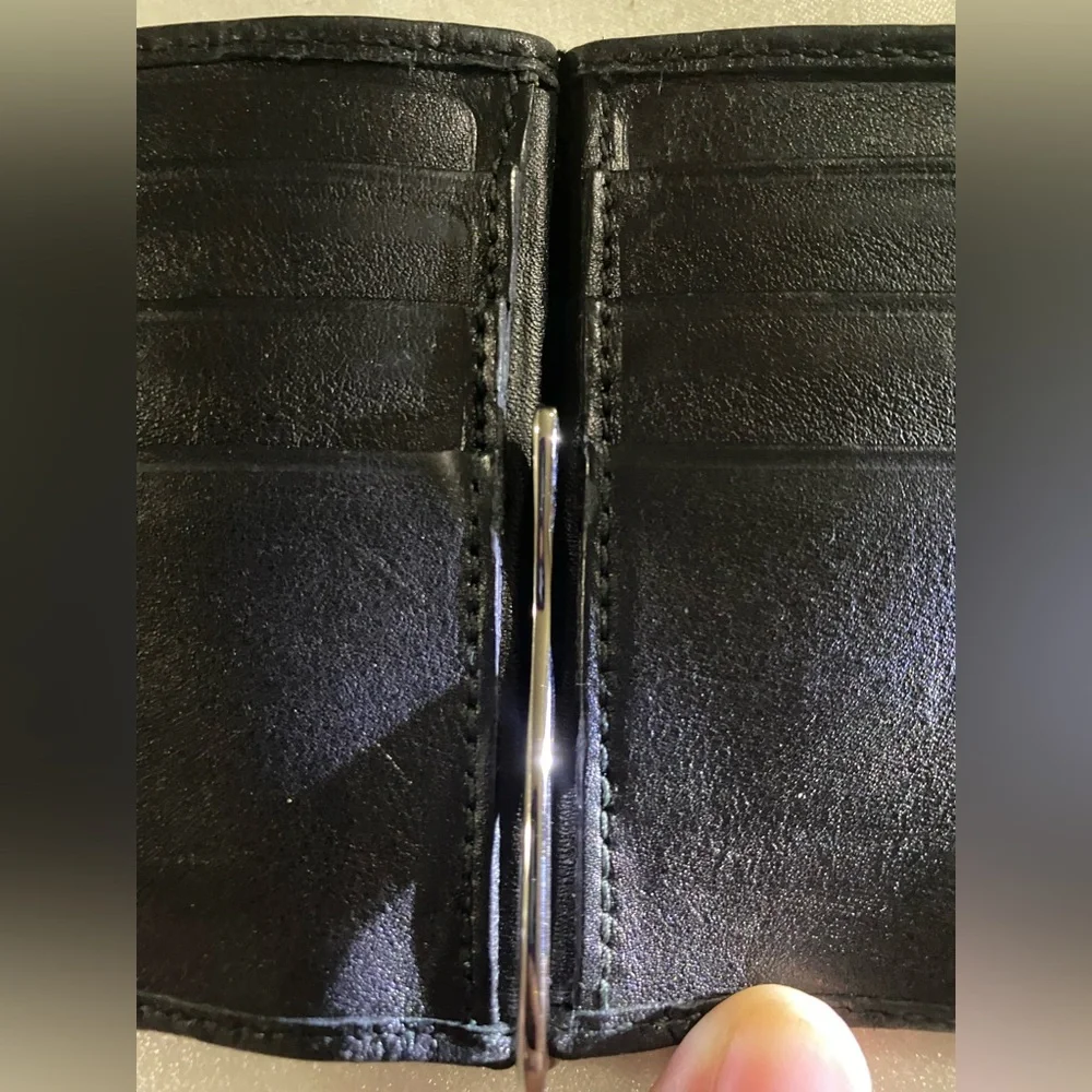 Gucci Black Leather Wallet with Money Clip Accessory - Picture 7 of 13